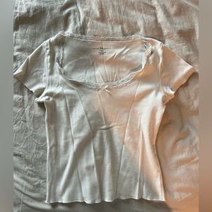 Brandy Melville tshirt